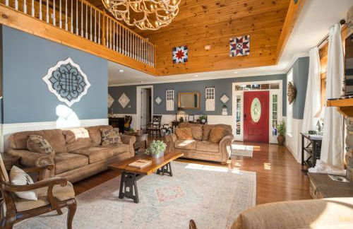 Mountain Retreat with Hot Tub, Game Room and Views - Foto 12