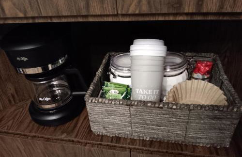 Mid Century Style Cottage Near Historic Downtown - Foto 32