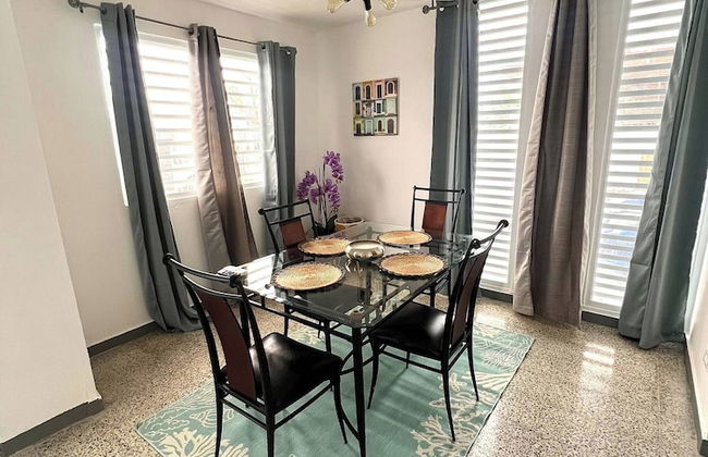 Stylish Remodeled 3BR w Yard Near Airport and Beaches - Photo 5