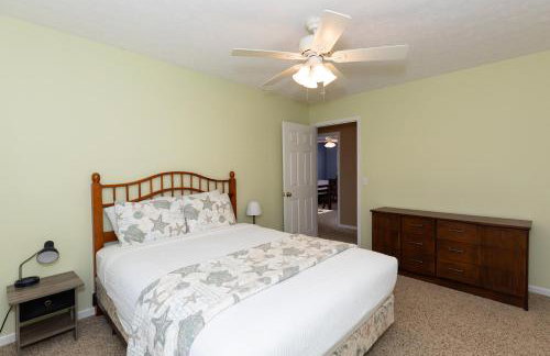 5 Bedroom Home in Old Homestead II - Photo 53