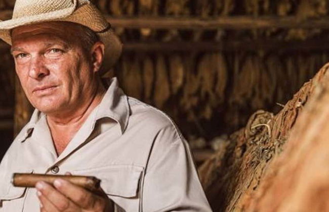 Tobacco Tour - Photo 1