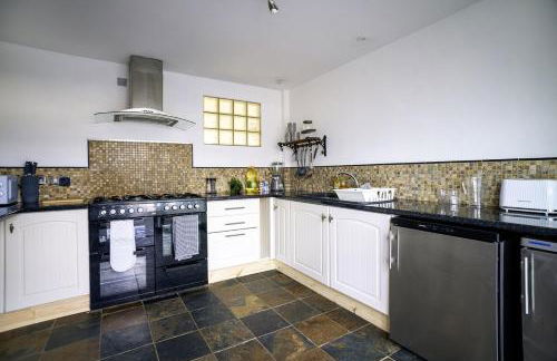 Stylish 3-Bed Home with Garden, Pet Friendly - Foto 11