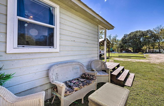 Flirty Flamingo' Studio: 1 Mi to Canyon Lake - Foto 41