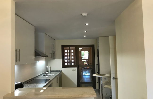 Casares Beach Golf Apartment With Private Garden and Pool Access - Foto 8