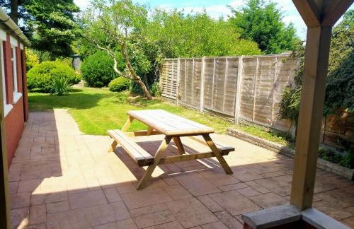 Moonlight House - sleeps 7, driveway, garden - Photo 36