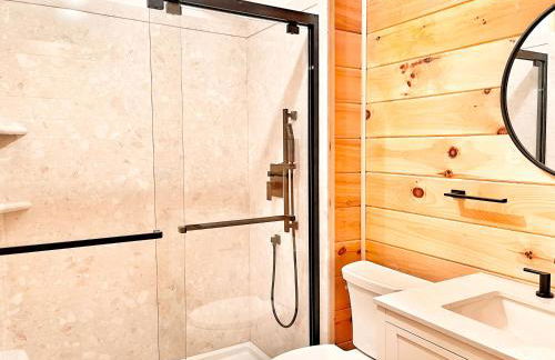 Adirondack Mountain Cabin with Hot Tub, Near Whiteface, Lake Placid, Fire Pit, Game Rm - Foto 28