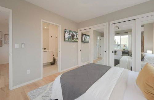 Seattle Charm, near university,3 BR,W&D, fast wifi - Photo 24