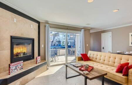 Awesome 3BR 2BTH 1 Block To Beach C2 - Photo 4