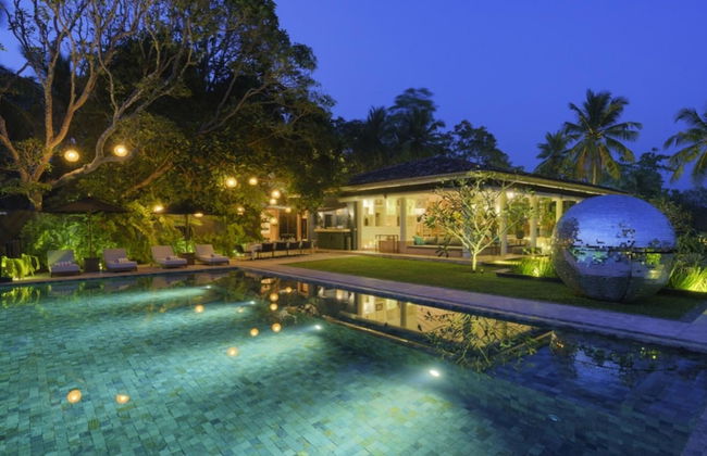 Cool and Contemporary Hilltop Villa With Ocean Views - Photo 13