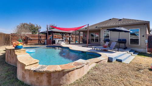 Pool and Hot Tub! Dog-Friendly AwaySis in SE Austin - Foto 4