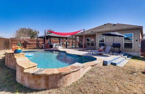 Pool and Hot Tub! Dog-Friendly AwaySis in SE Austin - Foto 4