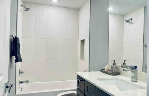 Upscale 3BDR Penthouse with Rooftop TV and Stunning Capitol and Monument Views Near Popular H Street Corridor Parking Included Free Cancellation - Foto 29