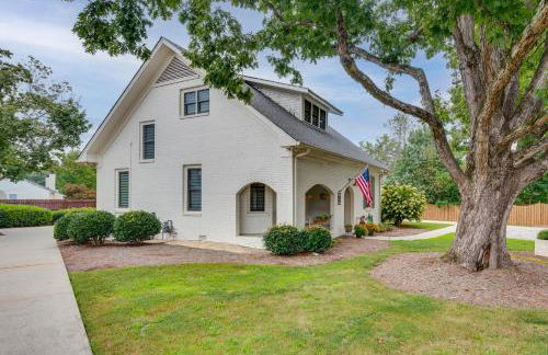 Cozy and Modern Norcross Hideaway with Covered Porches - Foto 24