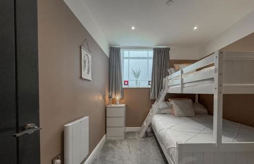 Converted Welsh Sunday School with Sea View & Garden on Anglesey - Dog Friendly - Photo 59