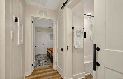 It's A Vibe- less than 10mins Capital,Hospitals,FAMU,&FSU - Foto 48