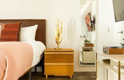 2 Rooms Sleeps 8 Retro Hotel w Pool Wesley King Studio Buyout by AvantStay - Foto 14