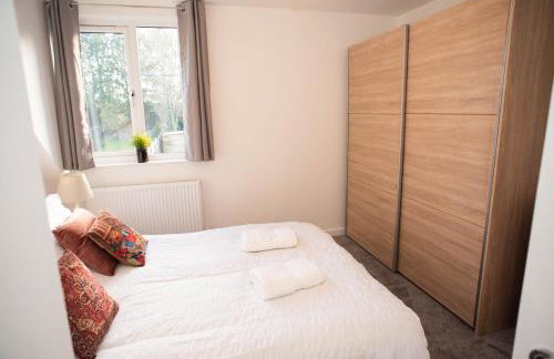 Walnut Flat, 2-Bedroom with Ensuite - Parking, Netflix, WIFI - Close to Oxford, Bicester & Blenheim Palace - F4 - Photo 15