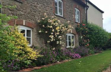 Rew Farm Country & Equestrian Accommodation - Sunrise Lodge - Foto 76