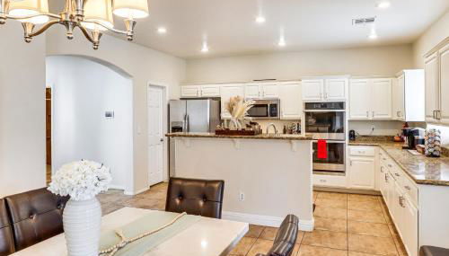 North Las Vegas Home with Hot Tub - 14 Mi to Strip! - Foto 5