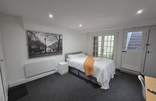Spacious 3-Bedroom Apartment Near Stratford, 1 Minute From Train Station - Foto 45