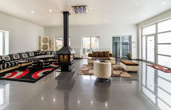 Modern Holiday Home in Verviers With Indoor Pool - Foto 16