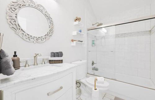 The Blue Holly - Bright & Spacious with a Pool - Foto 23