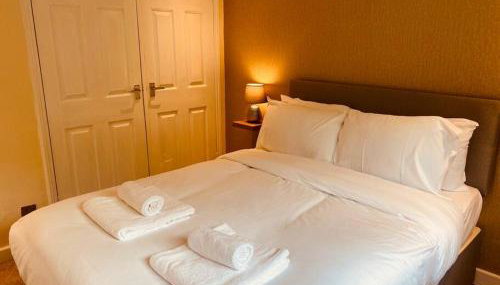 Comfy House with Parking for Multiple Vehicles - Foto 2