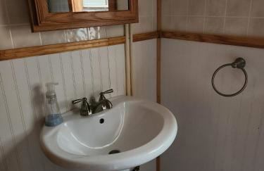 Spacious 5 Bedroom Cabin with Riverview & Black Lake Access - Foto 40