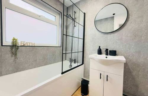 Comfy 4 Bed Home - Port Talbot - Perfect for Contractors & Families - Foto 20