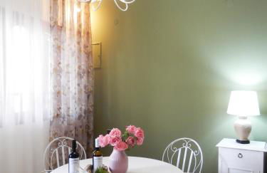 Portico Cozy Home - Photo 51