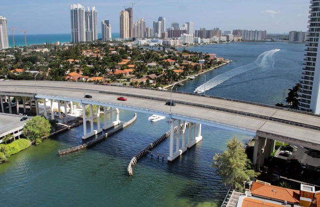 Paseo en barco por Las Casas de los Famosos - Foto 1