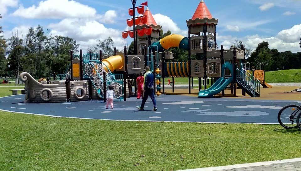 Tour por el Parque Simón Bolívar y la Biblioteca Virgilio Barco - Foto 1