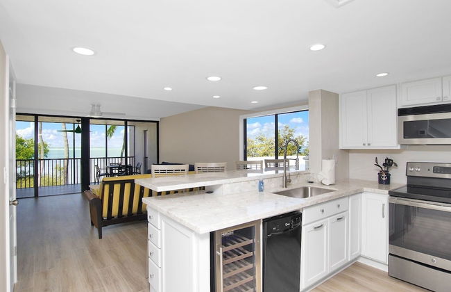 Bayfront Townhouse Located In The Lush Tropical Setting Of Rock Harbor Club. 2 Bedroom Condo by RedAwning - Foto 1