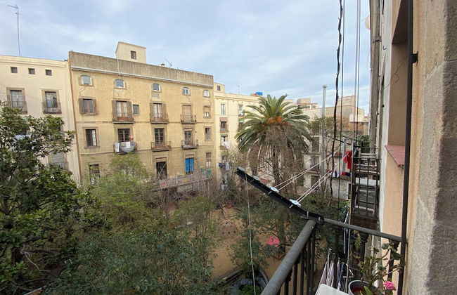 Lovely 2-bed Apartment in Barcelonas Best Location - Photo 26