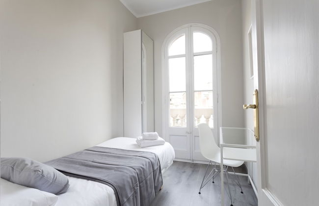 Barcelona Fira Apartments - Photo 18