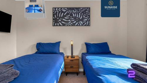 MUIRTON 2 - has 4 Twin rooms with 4 Car Parking, 2 Baths, 5 Smart TV, Fully Equipped, Garden, Free WiFi, GROUP FAVOURITE by SUNRISE LONG LETS and SERVICED ACCOMMODATION DUNDEE - Foto 5