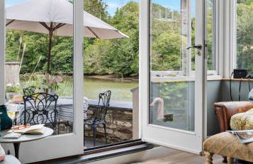 Duck Cottage - Waters Edge, Exclusive Village Location - Photo 14