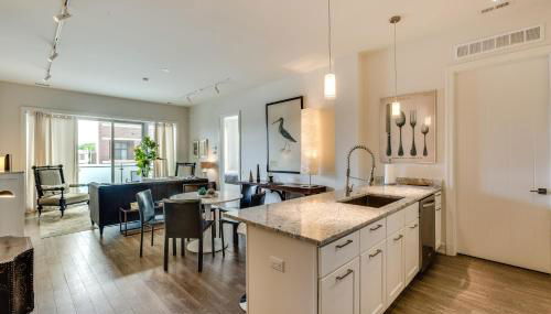 Designer 3BR with Balcony & Elevator on Clark! apts - Photo 5