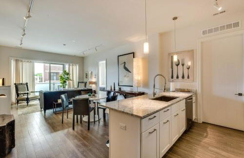 Designer 3BR with Balcony & Elevator on Clark! apts - Photo 5