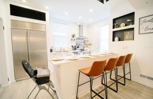 Modern 5BR DC Home Free Parking Steps from Metro Family-Friendly - Photo 4