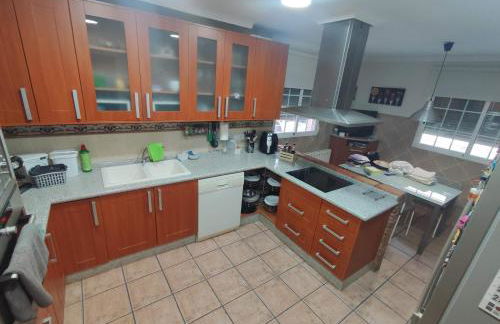 Villa Loli, Chalet con piscina, cerca de la playa y la ciudad - Photo 25