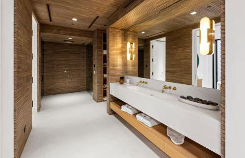 Luxurious 5BR Villa in BH with Pool, Theater, and Views - Foto 26