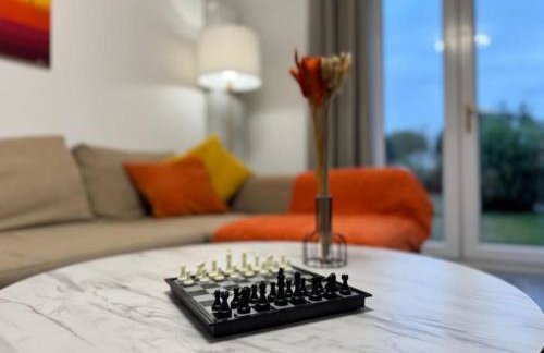 Modern 3 Bedroom Home - Free Driveway Parking - 6 Guests - Upstairs Bathroom and Downstairs WC - Foto 36