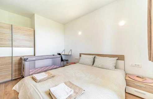 4 Bedroom Nice Home In Ivancici - Foto 24