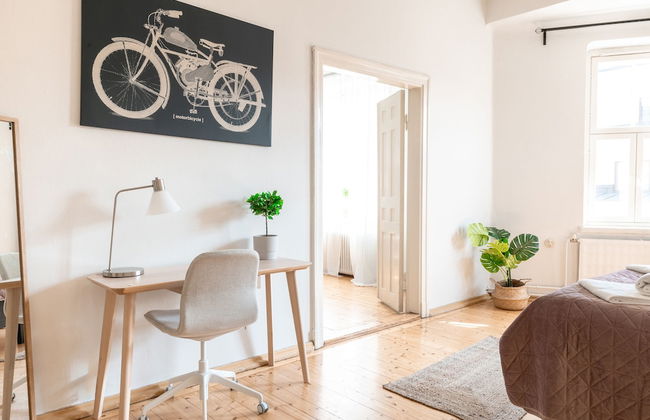 2ndhomes Spacious & Cozy 1BR Home - Photo 5