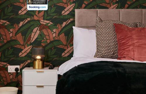 Spacious 4BDR House By Homebird Property Management Short Lets & Serviced Accommodation Leeds With Private Parking & Garden - Foto 24