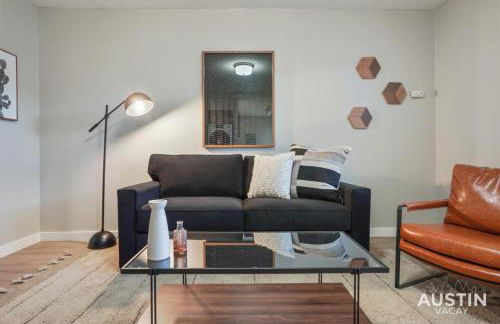 Spacious 2 Apt Combo Sleeps 12 Pool and Pets - Photo 8