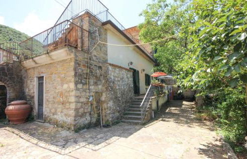 Nice Apartment In Serramezzana With Wifi - Photo 8