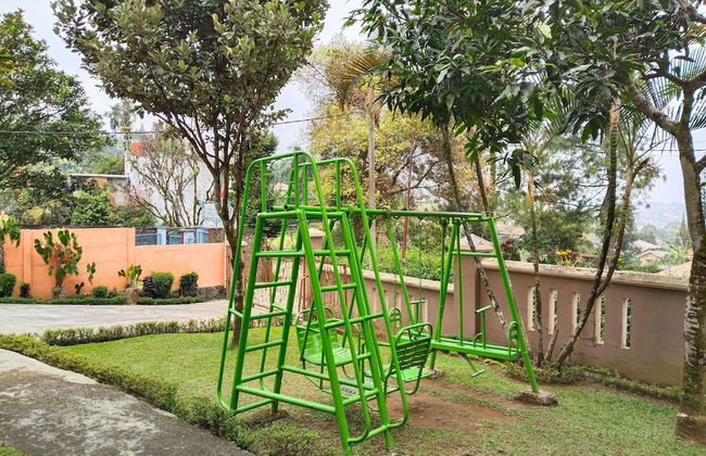 Villa Yustisia Curug 7 Cilember - Foto 54