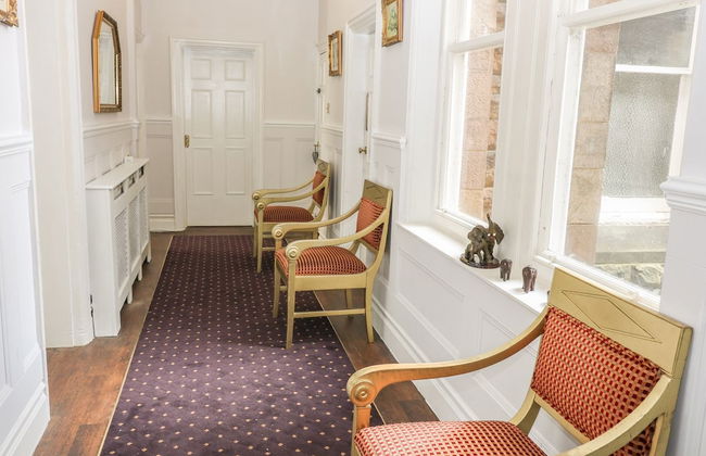 Peak Manor - Photo 13